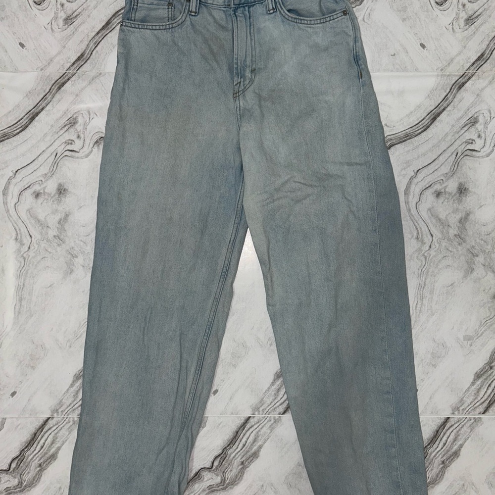 H&M loose fit denim. Size 28/32.